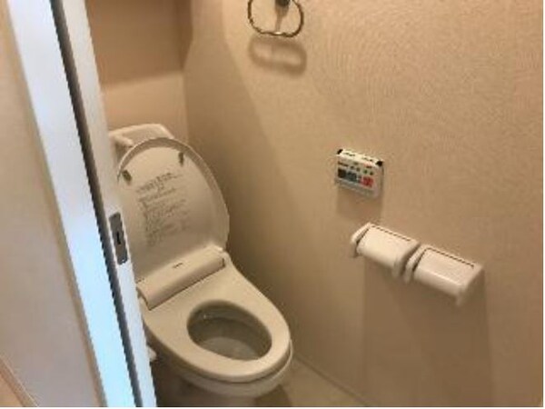 トイレ(他のお部屋の参考写真となります。)