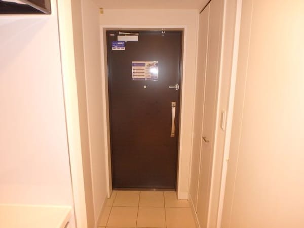 玄関(他のお部屋の参考写真となります。)