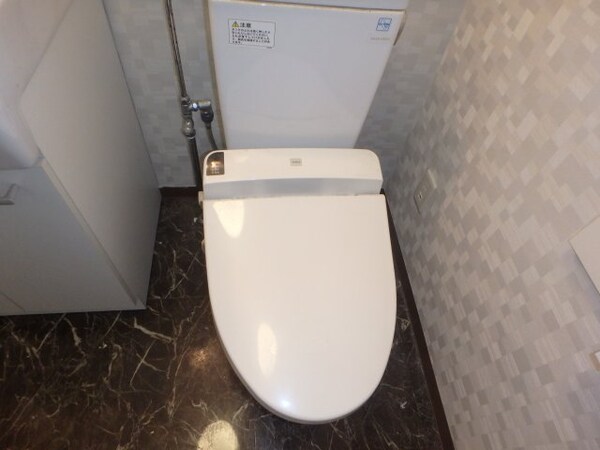 トイレ(※別部屋の写真となります。)