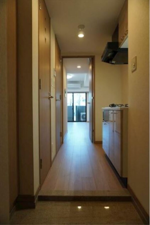 玄関(他のお部屋の参考写真となります。)