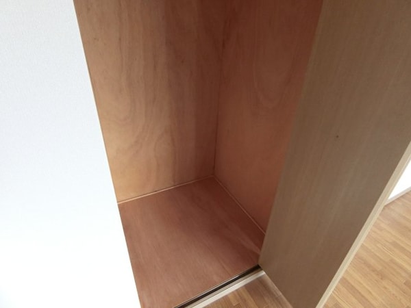 収納(他のお部屋の参考写真となります。)