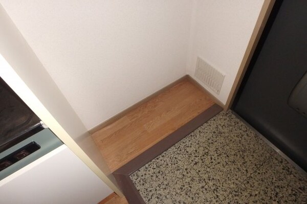 玄関(他のお部屋の参考写真となります。)
