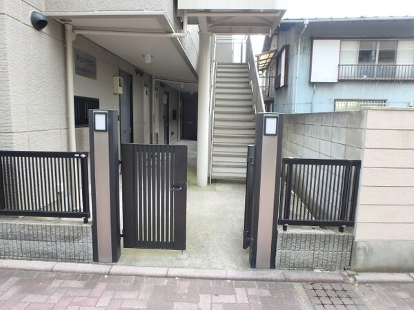エントランス(他のお部屋の参考写真となります。)