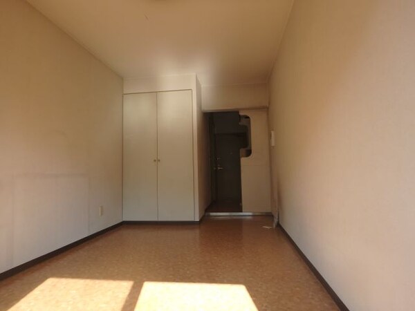 寝室(他のお部屋の参考写真となります。)