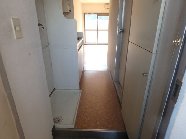 キッチン(他のお部屋の参考写真となります。)