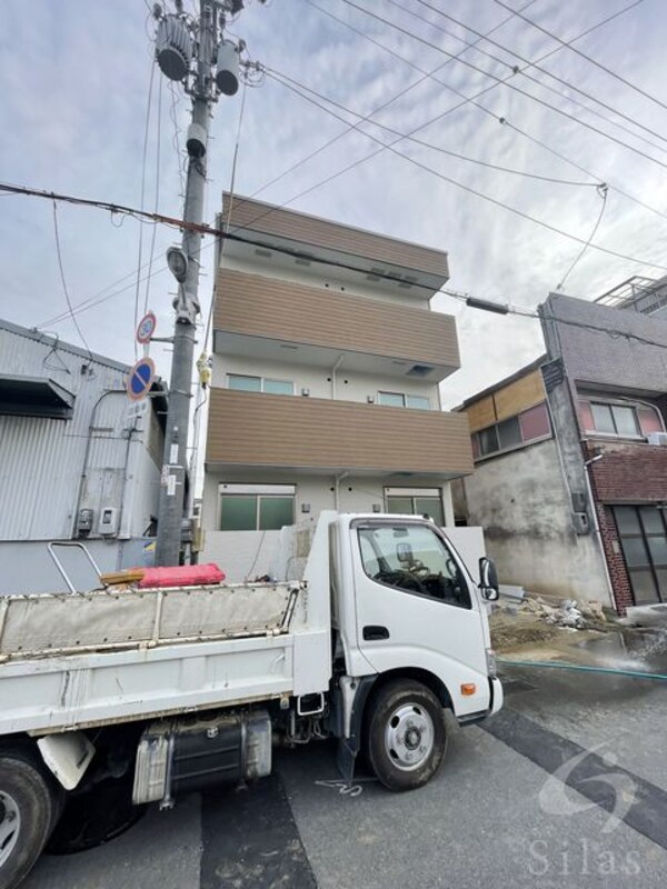 建設中