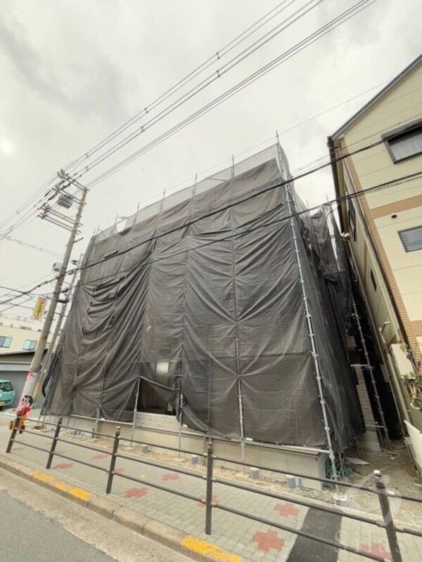 建設中
