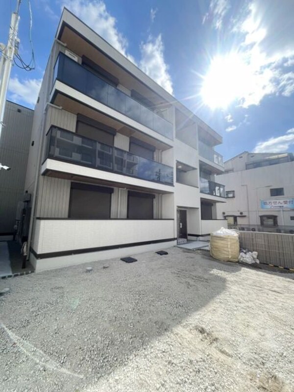 建設中