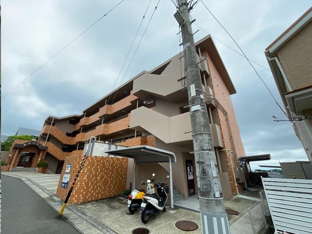 禄山ハイツの物件外観写真