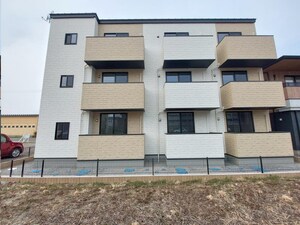 キャピタル富沢西外観写真