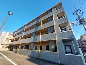 アールアイ泉中央外観写真