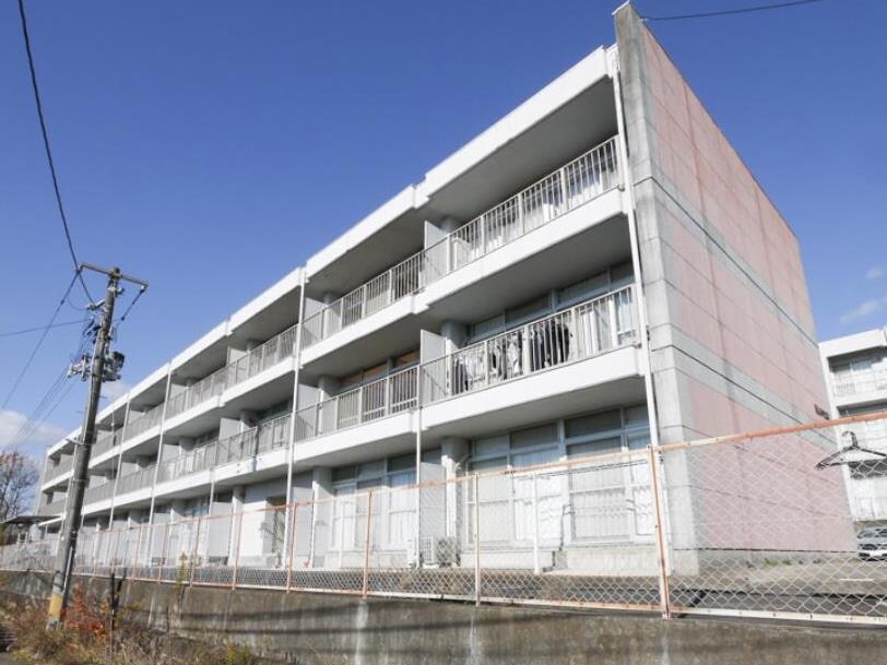 荒巻ハイツＡ棟の物件外観写真