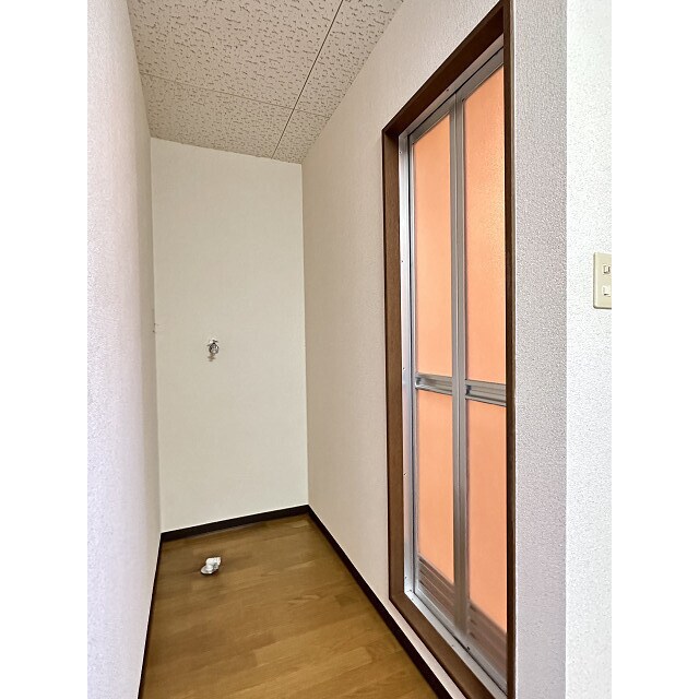 物件内観写真8　(洗濯機置場)