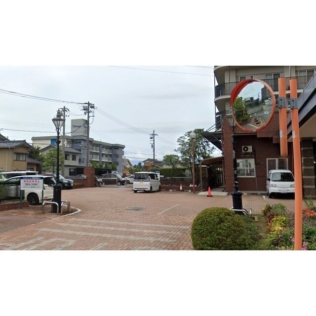 物件外観写真4　(駐車場ゲート)