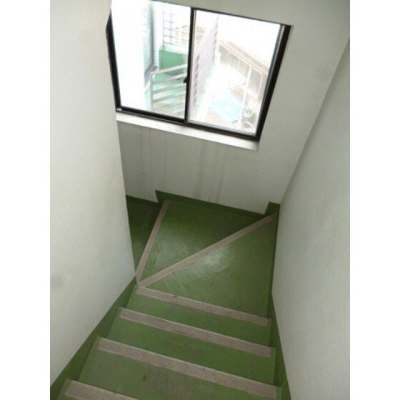 物件外観写真4　(階段)