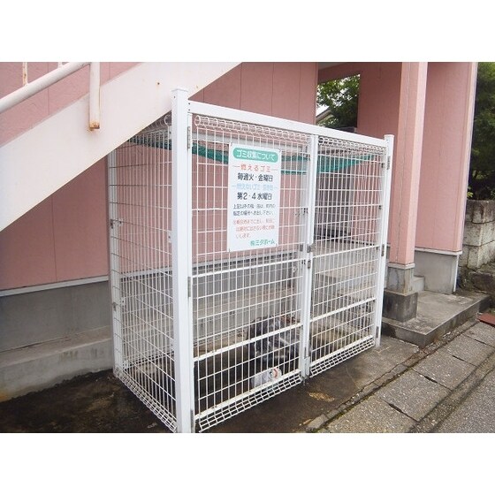 物件外観写真3　(ゴミ出し場)