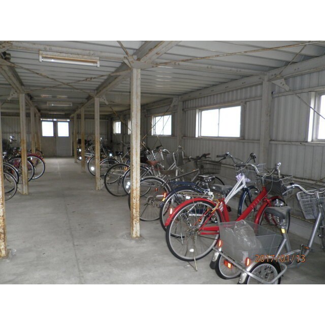 物件外観写真2　(駐輪場)