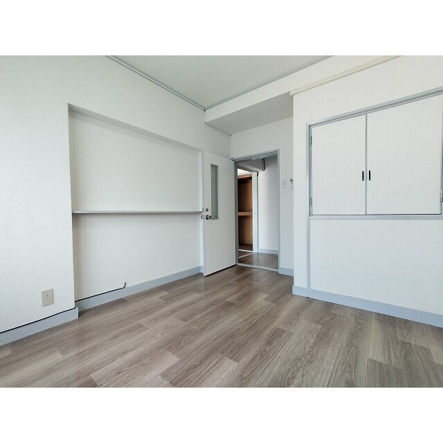 物件内観写真5　(洋室（玄関側）)