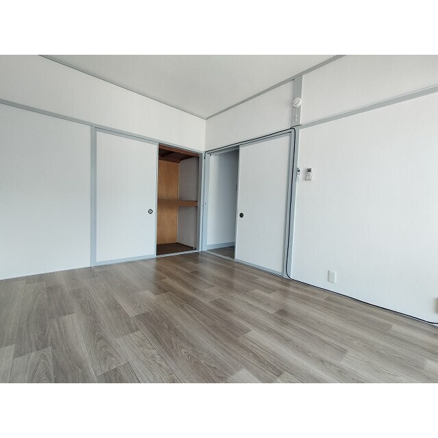 物件内観写真7　(洋室エアコン側)