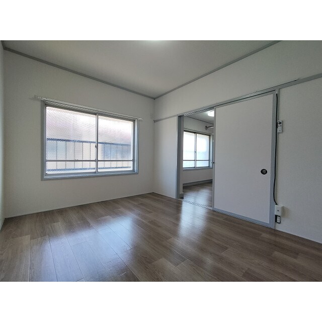 物件内観写真15　(洋室（リビング側）)