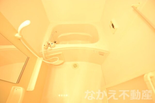 浴室(コンパクトで使いやすいお風呂です)
