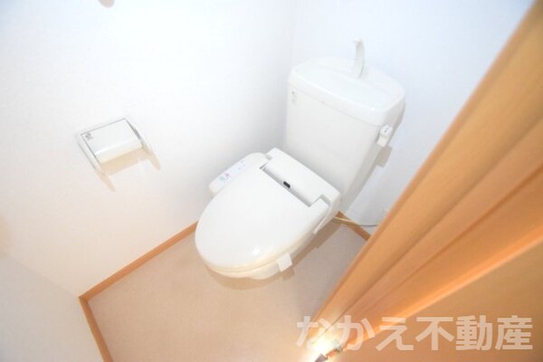 トイレ(落ち着いた色調のトイレです)