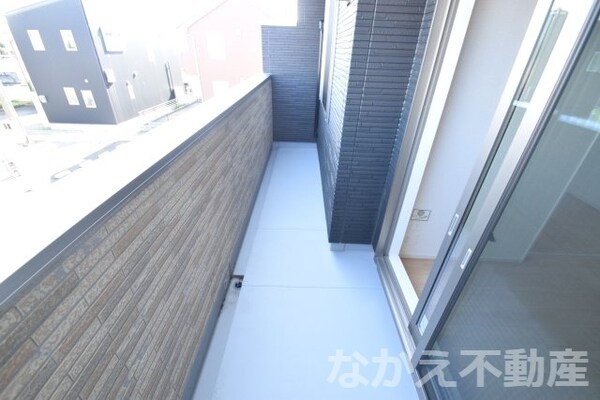 バルコニー(お洗濯にも便利なバルコニー付き)