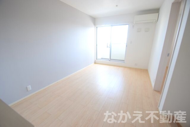 物件内観写真3　(リビングです)