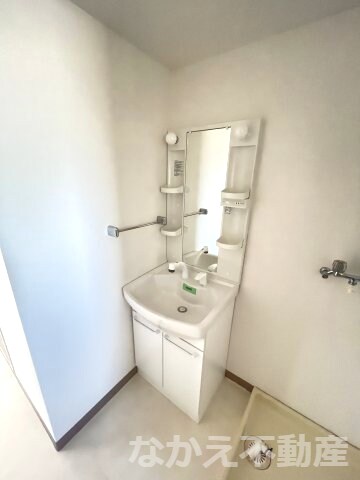 物件内観写真9　(忙しい朝には欠かせない洗面所です)