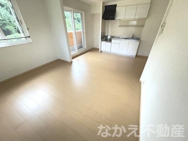 物件内観写真2　(おしゃれなリビングです)