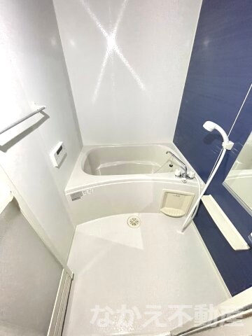 物件内観写真4　(きれいなお風呂です)