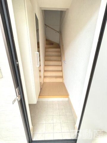 物件内観写真8　(収納もある玄関です)