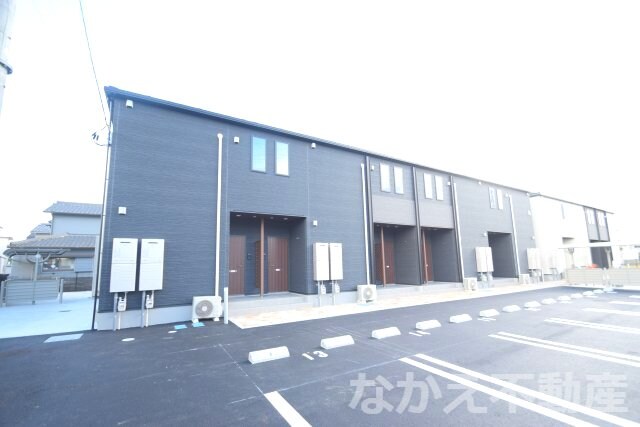 物件外観写真1　(落ち着いた雰囲気の外観です)