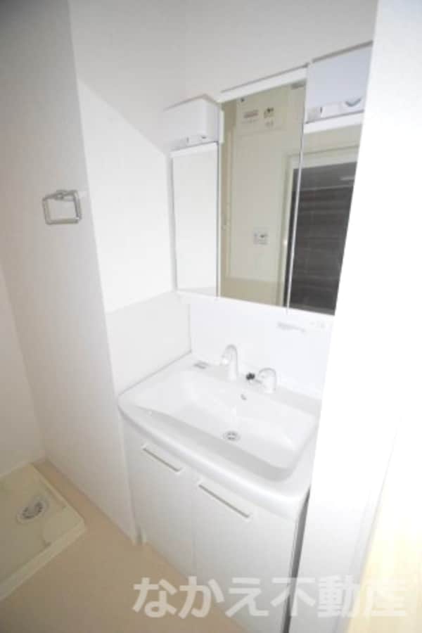 洗面・脱衣所(ゆったりとスペースのある洗面所)