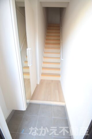 物件内観写真8　(シンプルで使いやすい玄関です)