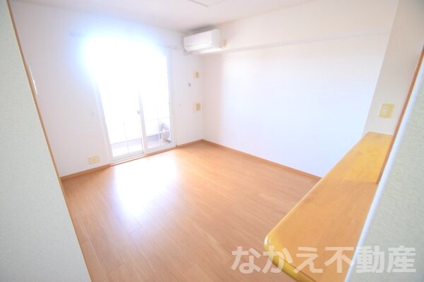 寝室(落ち着いた色調の寝室です)