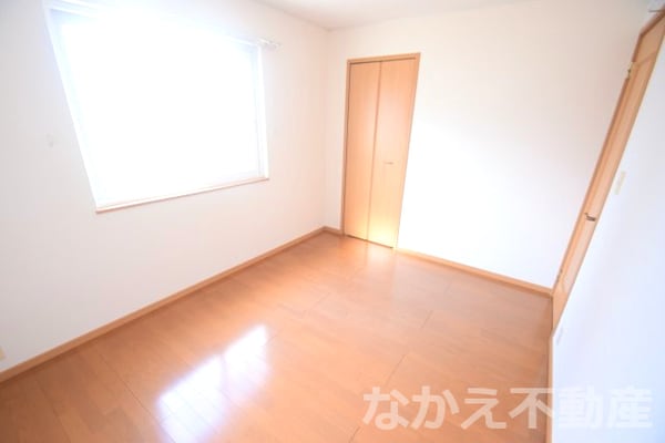寝室(使い勝手のいい寝室です)
