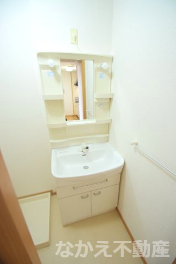 洗面・脱衣所(忙しい朝には欠かせない洗面所です)