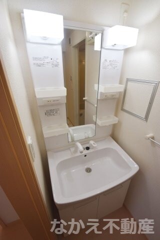 物件内観写真8　(コンパクトで使いやすい洗面所)