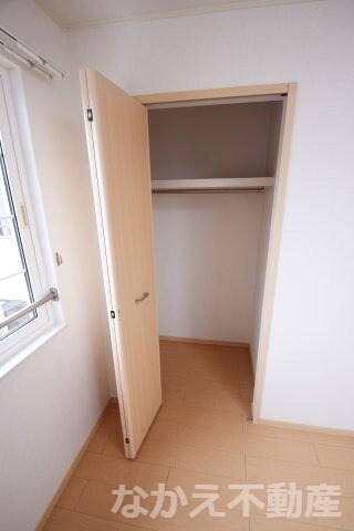物件内観写真11　(大きなスペースがあり、収納には困りません)
