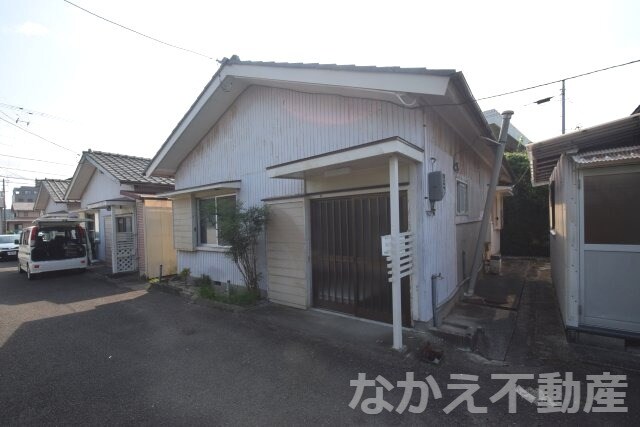 物件外観写真1　(外観は落ち着いています)