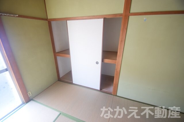 物件内観写真10　(大きなスペースがあり、収納には困りません)