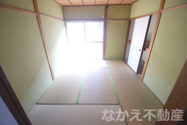 寝室(落ち着いて過ごせるお部屋なので、寝室にいかがでしょうか)