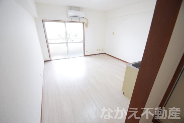 物件内観写真3　(リビングです)