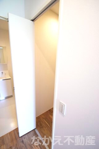 物件内観写真12　(小物を収納するのに便利です)