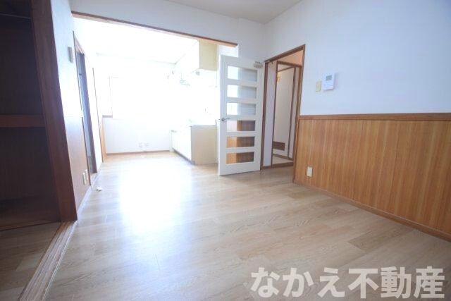 物件内観写真2　(リビングです)