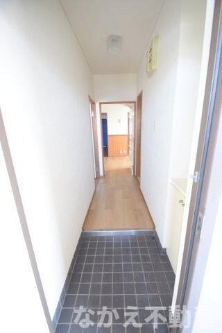 物件内観写真9　(収納もある玄関です)