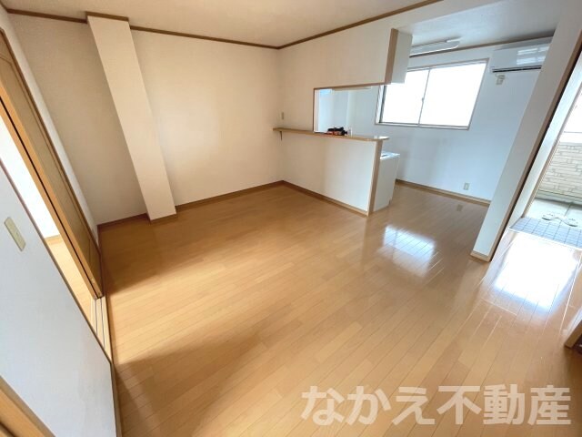 物件内観写真3　(広々とした洋室です)