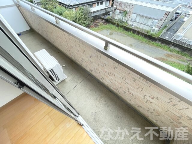 物件内観写真10　(広々としたバルコニーです)