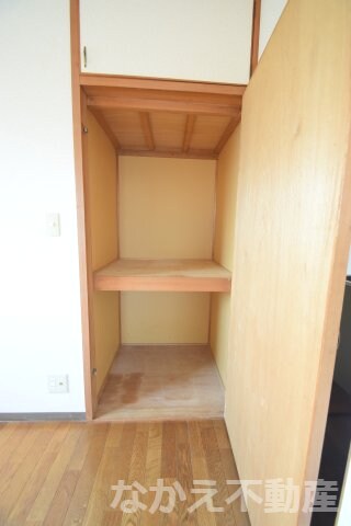 物件内観写真9　(便利な収納スペースです)